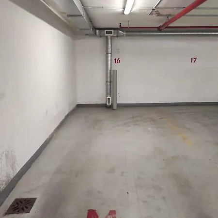 アパート With Parking&terrace